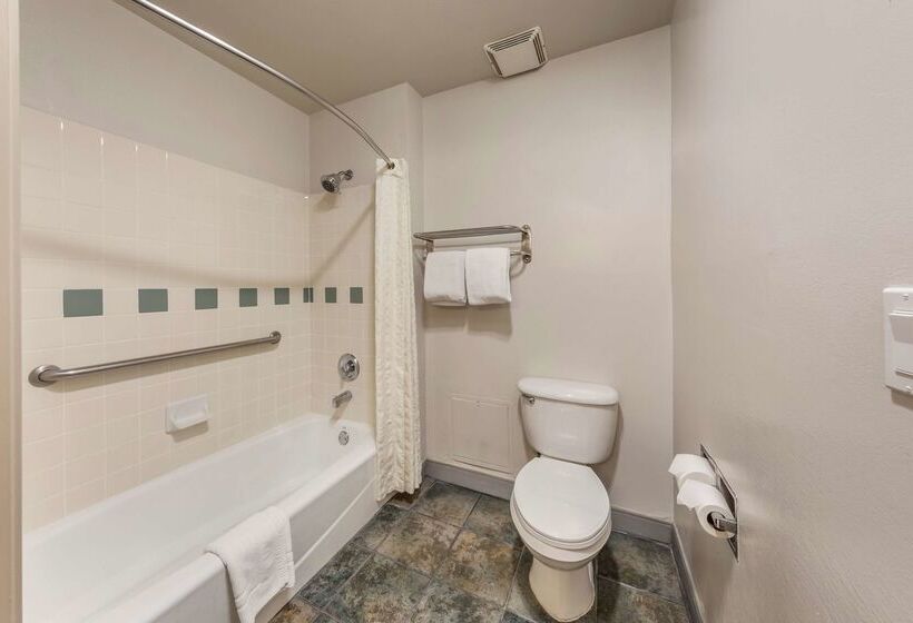 هتل Best Western Plus John Jay Inn & Suites