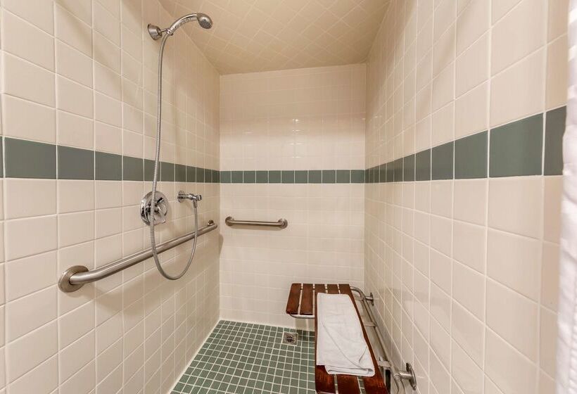هتل Best Western Plus John Jay Inn & Suites