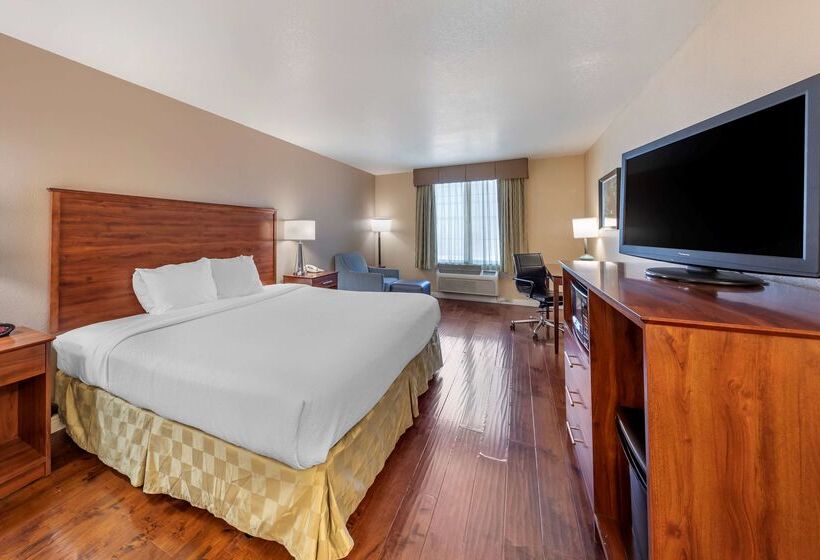 هتل Best Western Plus John Jay Inn & Suites