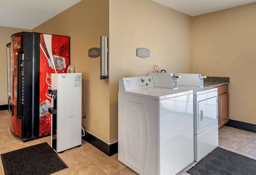 هتل Best Western Plus John Jay Inn & Suites