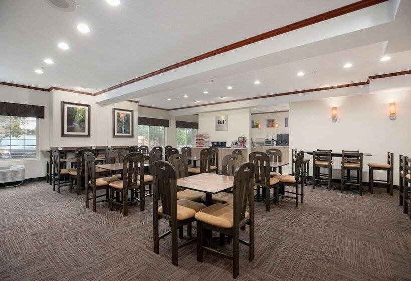 호텔 Best Western Plus Northwind Inn & Suites
