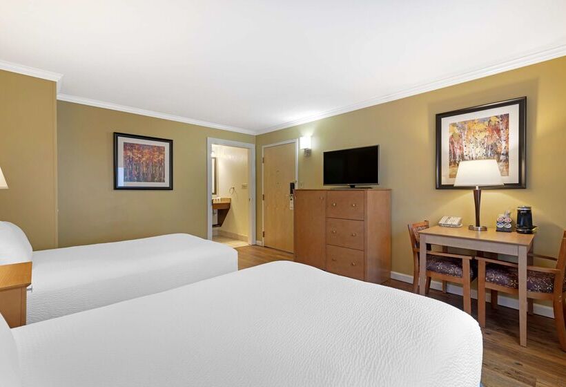 هتل Best Western Plus Windjammer Inn & Conference Center