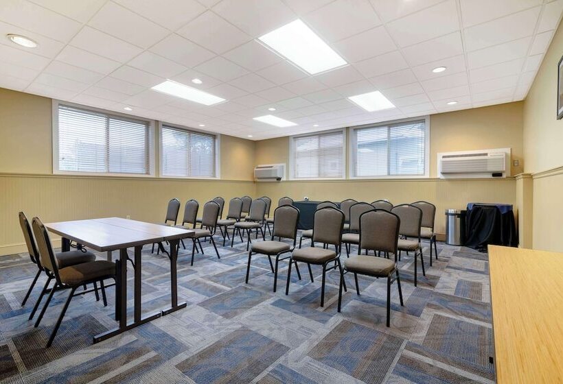 هتل Best Western Plus Windjammer Inn & Conference Center