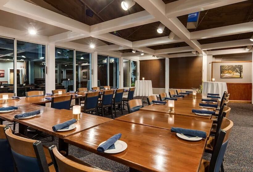 هتل Best Western Plus Windjammer Inn & Conference Center