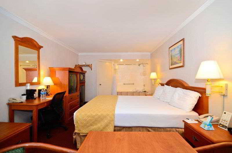 בית מלון כפרי Chula Vista Inn