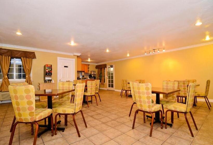 בית מלון כפרי Chula Vista Inn