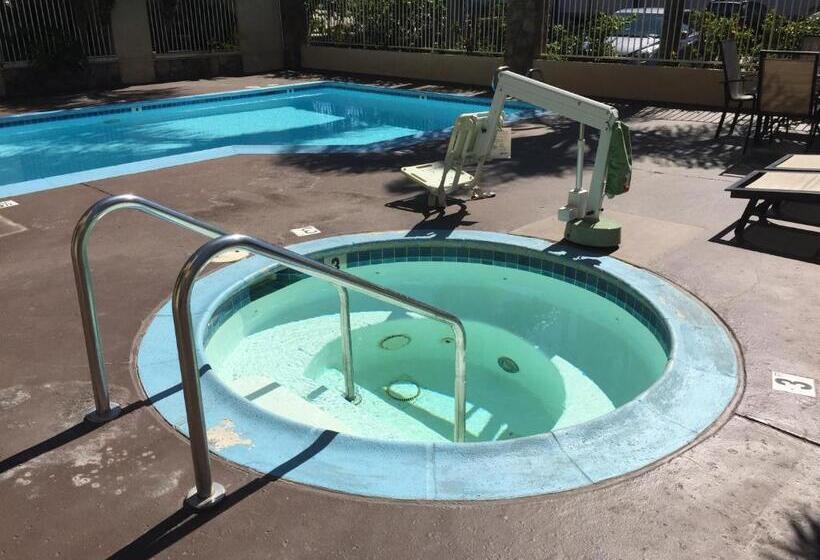 בית מלון כפרי Chula Vista Inn