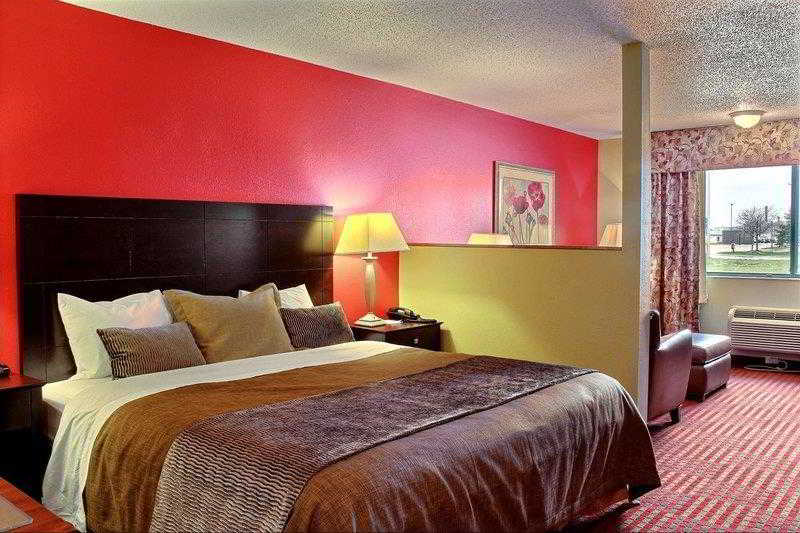 هتل Comfort Inn & Suites At I 74 And 155
