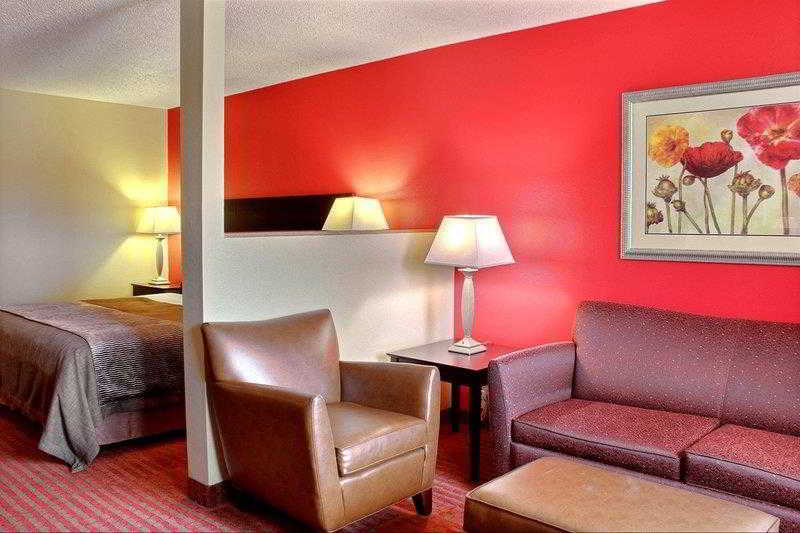 هتل Comfort Inn & Suites At I 74 And 155