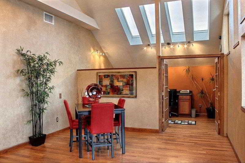 هتل Comfort Inn & Suites At I 74 And 155