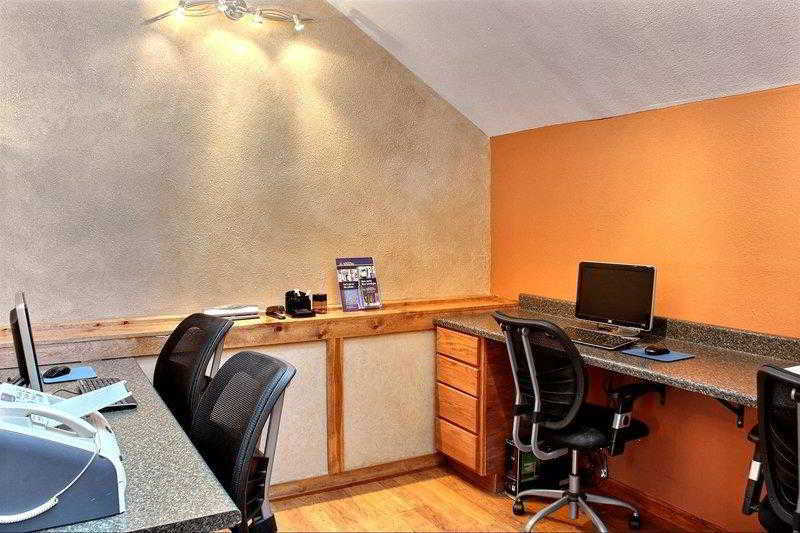 هتل Comfort Inn & Suites At I 74 And 155