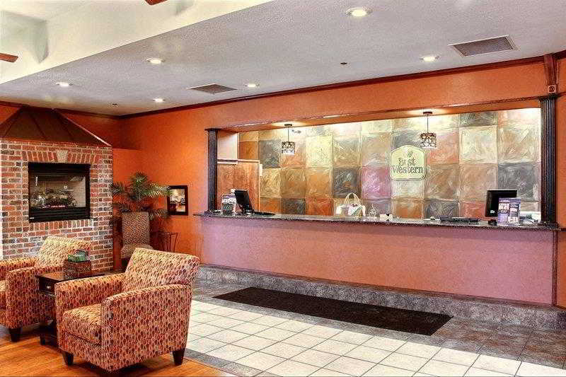 هتل Comfort Inn & Suites At I 74 And 155