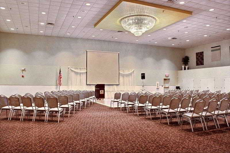 هتل Comfort Inn & Suites At I 74 And 155