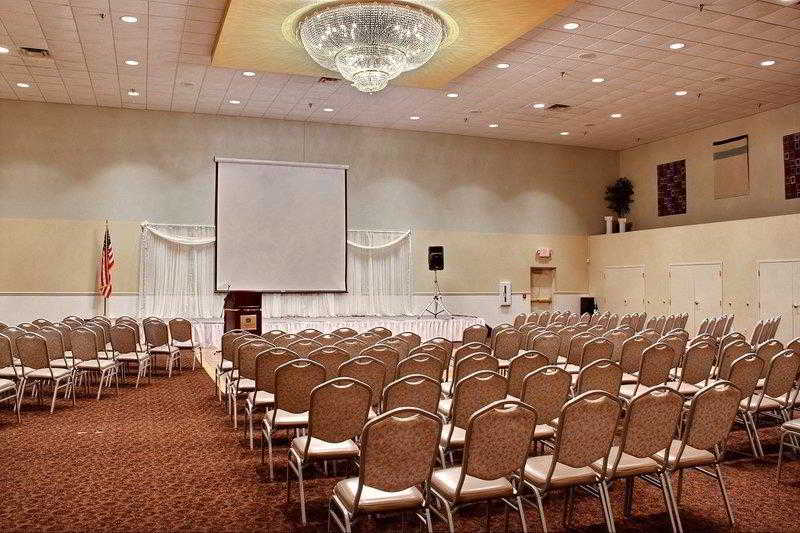 هتل Comfort Inn & Suites At I 74 And 155