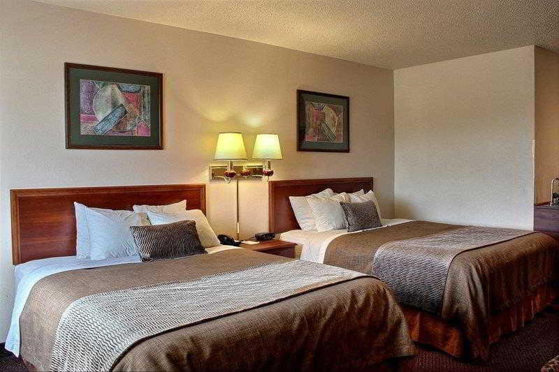 هتل Comfort Inn & Suites At I 74 And 155