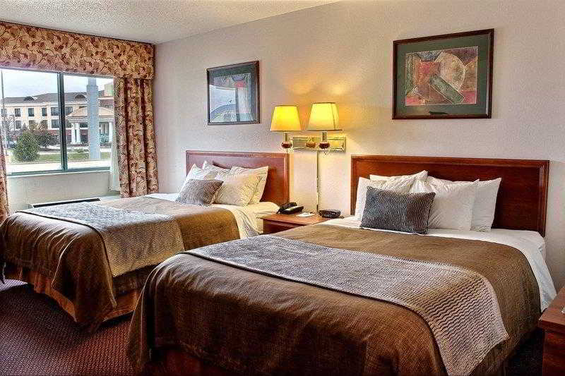 هتل Comfort Inn & Suites At I 74 And 155