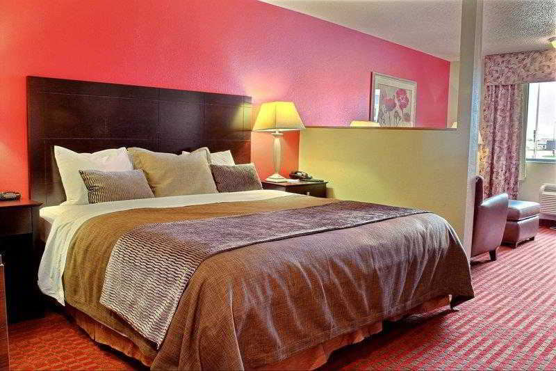 هتل Comfort Inn & Suites At I 74 And 155