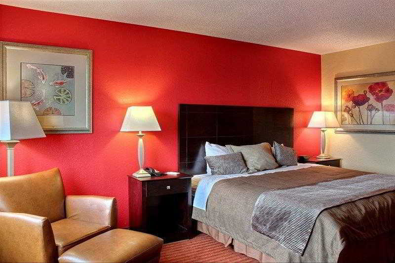 هتل Comfort Inn & Suites At I 74 And 155