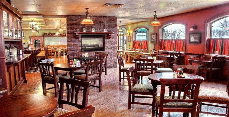 هتل Comfort Inn & Suites At I 74 And 155