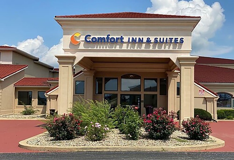 هتل Comfort Inn & Suites At I 74 And 155