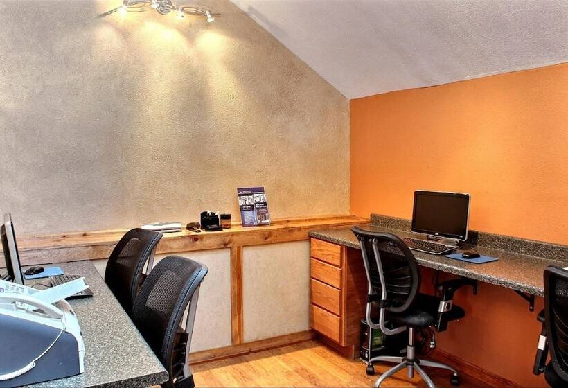 هتل Comfort Inn & Suites At I 74 And 155