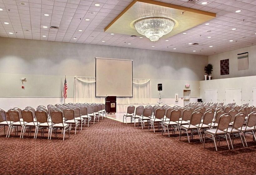 هتل Comfort Inn & Suites At I 74 And 155