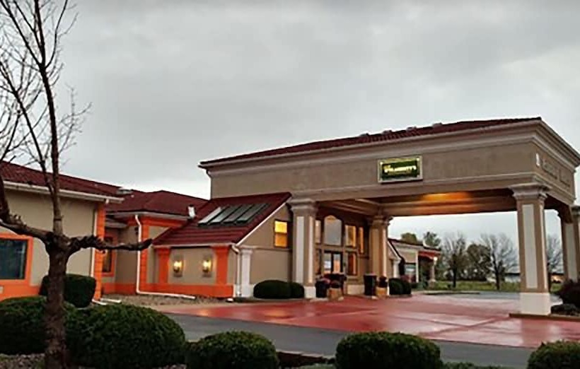 هتل Comfort Inn & Suites At I 74 And 155