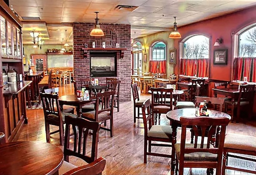 هتل Comfort Inn & Suites At I 74 And 155