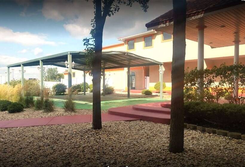 هتل Comfort Inn & Suites At I 74 And 155