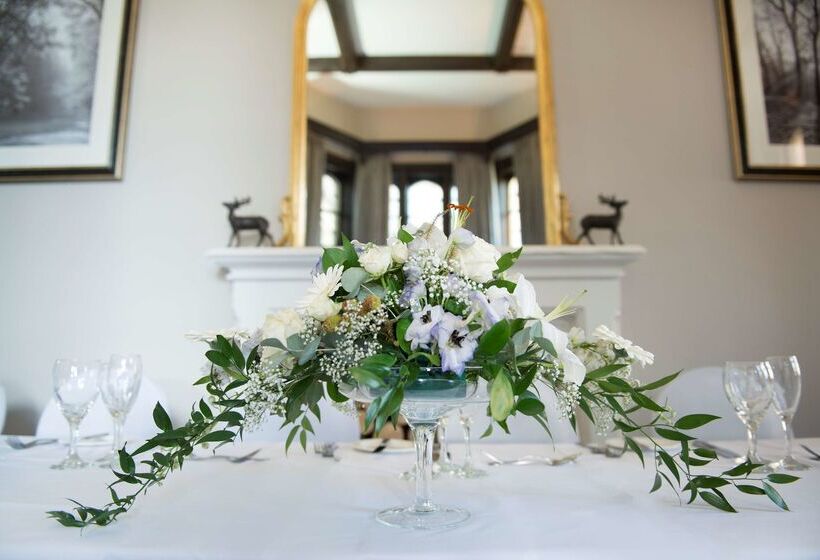 בית מלון כפרי De Vere Tortworth Court