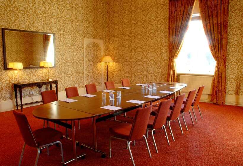 בית מלון כפרי De Vere Tortworth Court