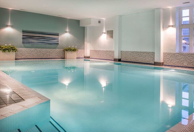 בית מלון כפרי De Vere Tortworth Court