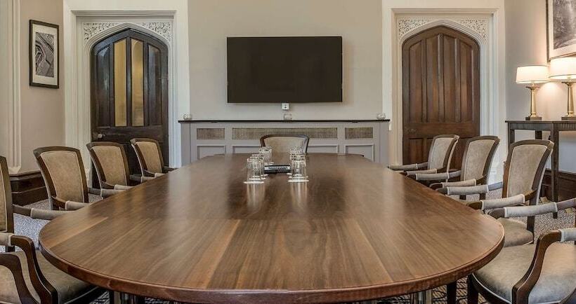 בית מלון כפרי De Vere Tortworth Court