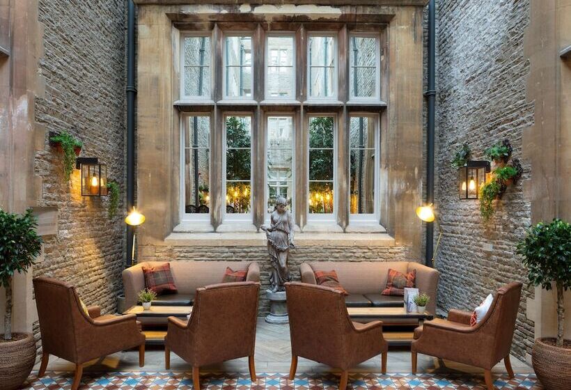 בית מלון כפרי De Vere Tortworth Court