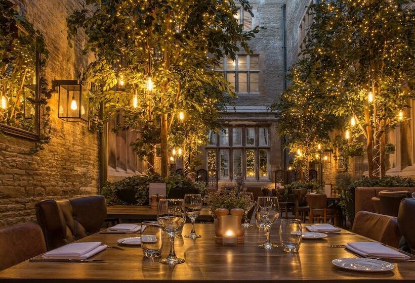 בית מלון כפרי De Vere Tortworth Court