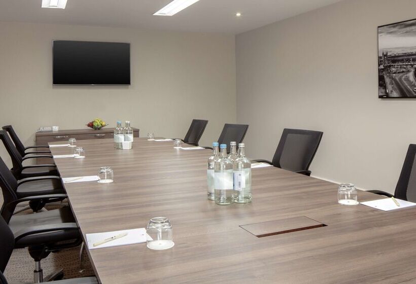 هتل Doubletree By Hilton Bristol
