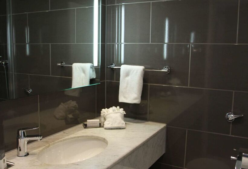 هتل Doubletree By Hilton Bristol
