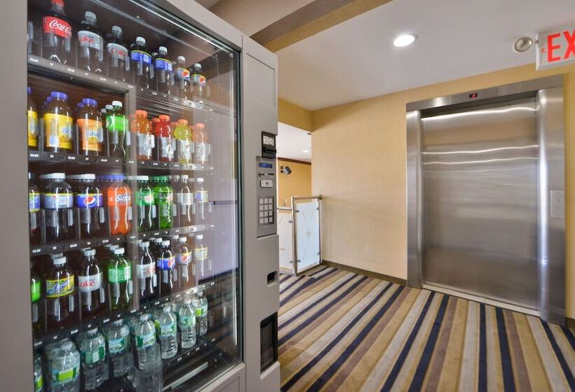هتل Holiday Inn Express Laguardia Airport By Ihg