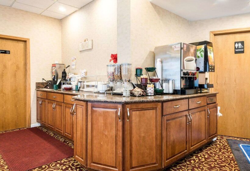 בית מלון כפרי Rodeway Inn