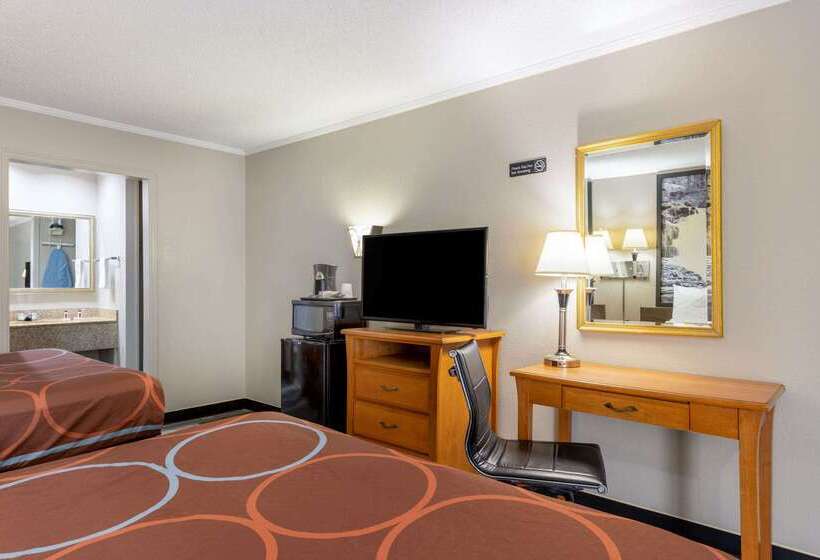 Hotel Super 8 By Wyndham Kansas City Airport North