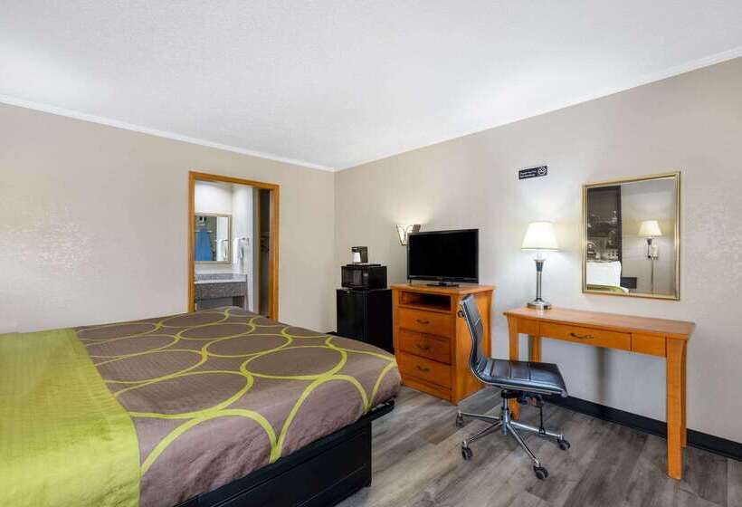 هتل Super 8 By Wyndham Kansas City Airport North