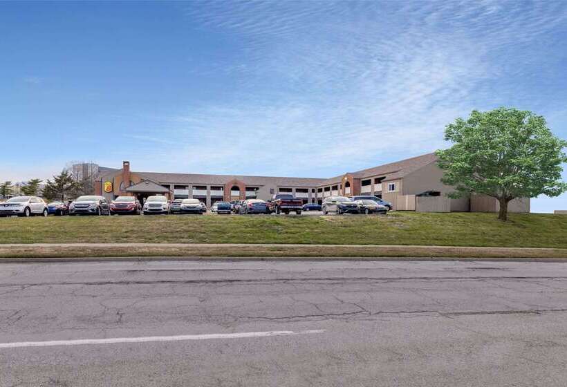 هتل Super 8 By Wyndham Kansas City Airport North