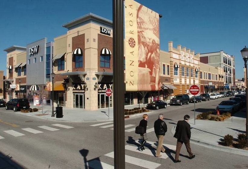 هتل Super 8 By Wyndham Kansas City Airport North