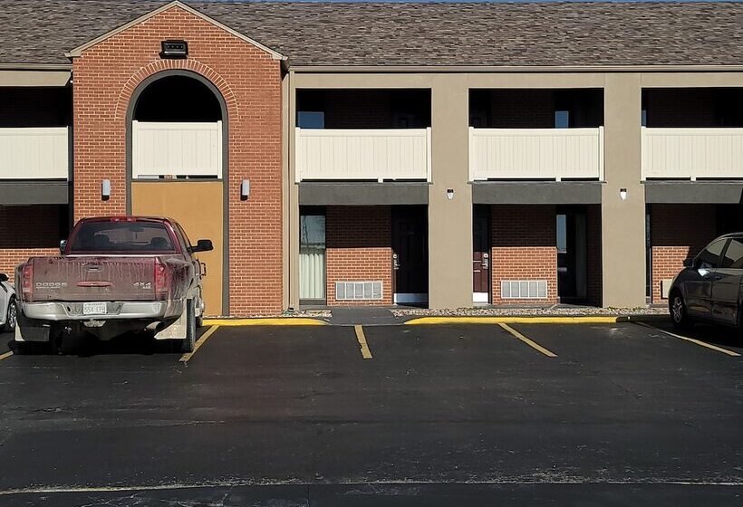 هتل Super 8 By Wyndham Kansas City Airport North