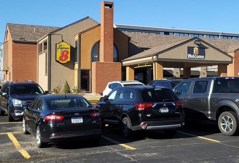 هتل Super 8 By Wyndham Kansas City Airport North