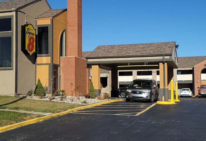 هتل Super 8 By Wyndham Kansas City Airport North