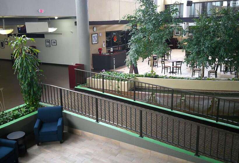 هتل Wyndham Garden Detroit Metro Airport