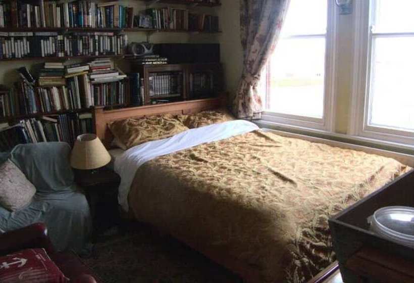 مبيت وإفطار Ms Mccreadys Guest House