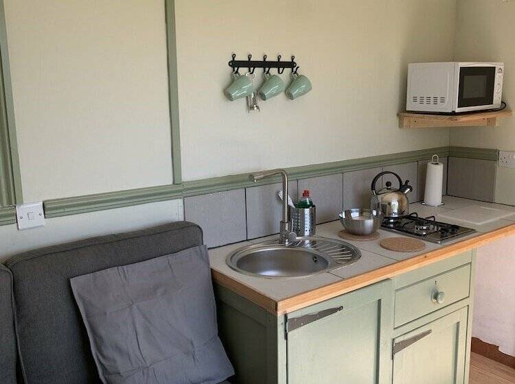 Hillcrest Hut