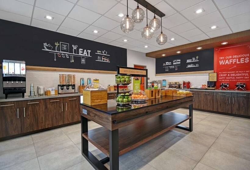 هتل Hampton Inn Midland South